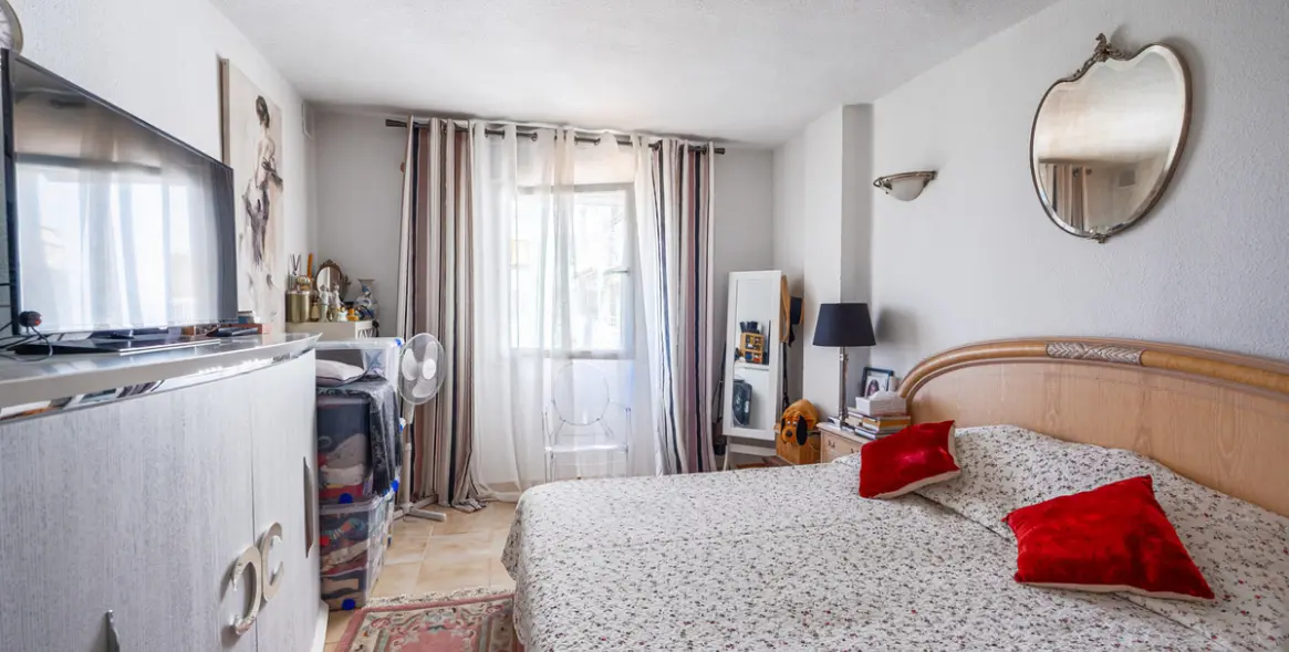 Sale of middle floor apartment in Atalaya 18