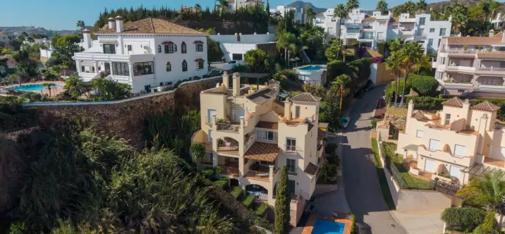 Sale of middle floor apartment in Benahavís 4