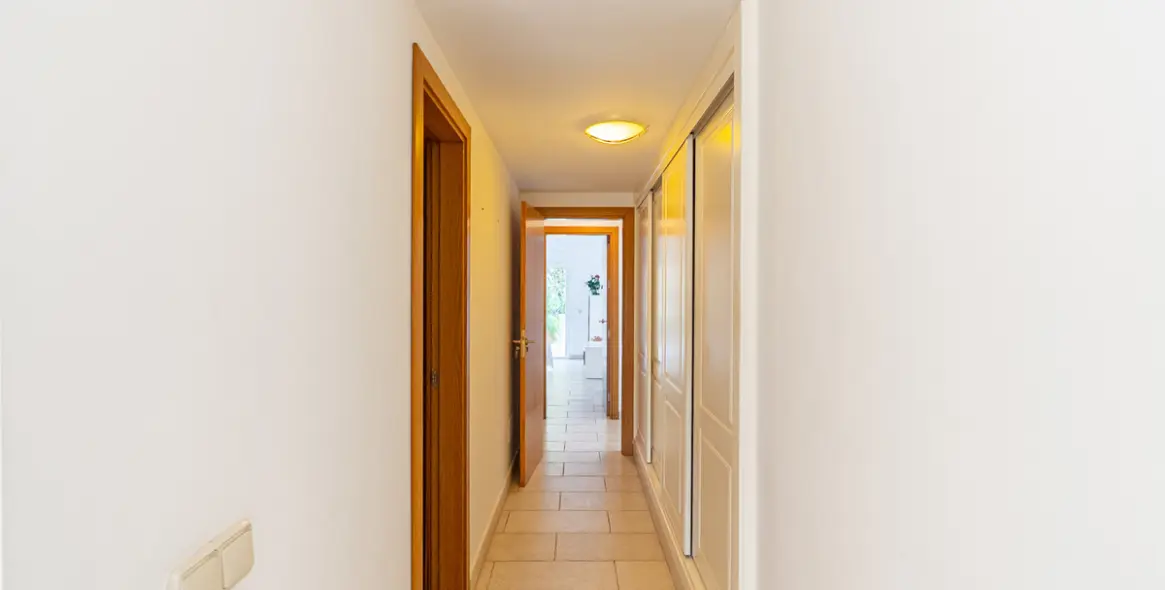 Sale of middle floor apartment in Benahavís 21