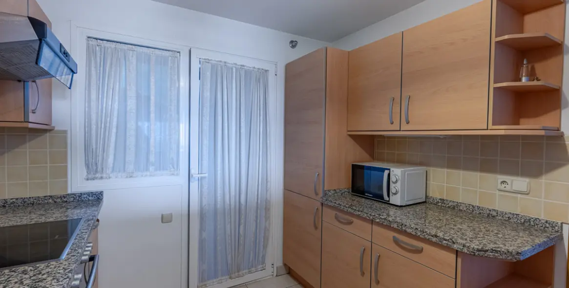 Sale of middle floor apartment in Benahavís 23