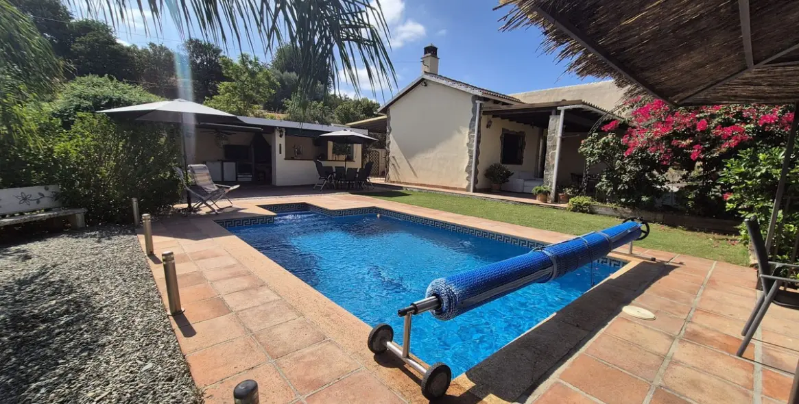 Продажа  отдельно стоящей виллы в Coín 1