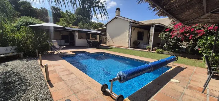 Продажа  отдельно стоящей виллы в Coín 0