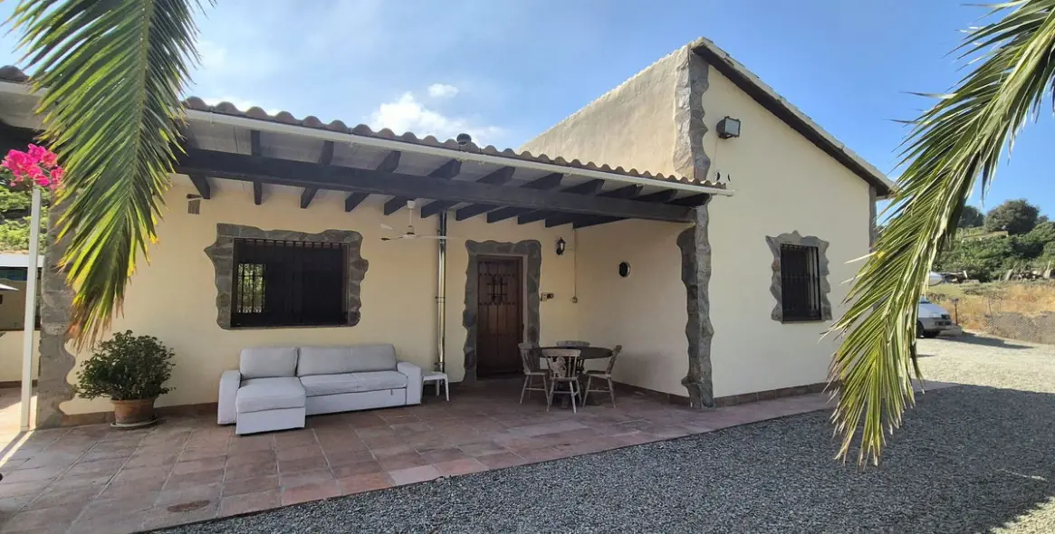 Продажа  отдельно стоящей виллы в Coín 2