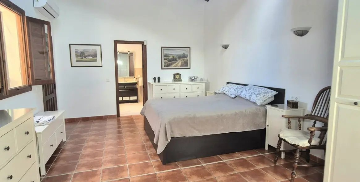 Продажа  отдельно стоящей виллы в Coín 21