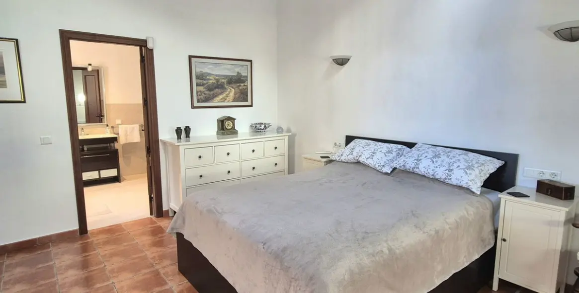 Продажа  отдельно стоящей виллы в Coín 24