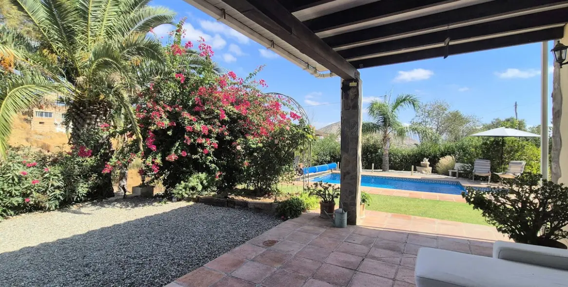 Продажа  отдельно стоящей виллы в Coín 35