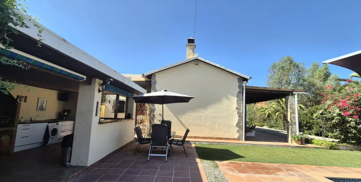 Продажа  отдельно стоящей виллы в Coín 48