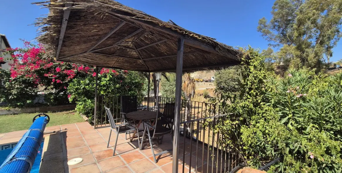 Продажа  отдельно стоящей виллы в Coín 52