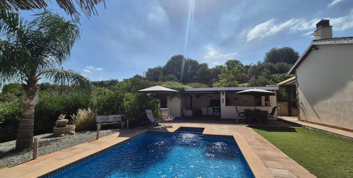 Продажа  отдельно стоящей виллы в Coín 54