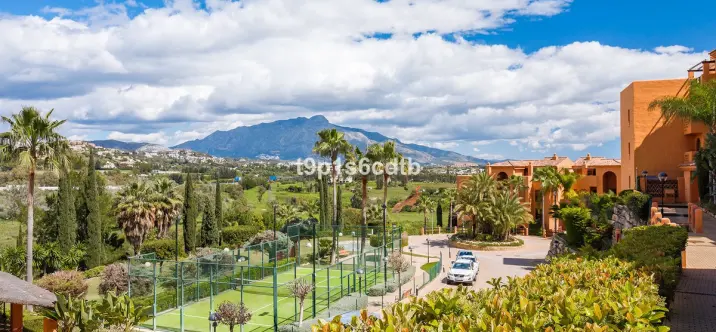 Продажа апартаментов на первом этаже в Benahavís 0