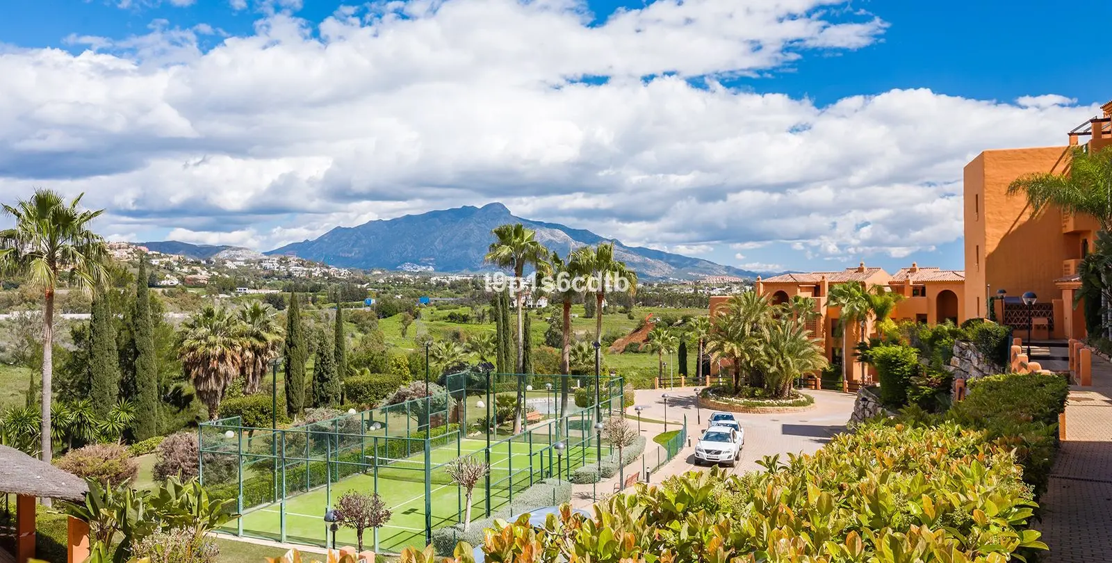 Sale of ground floor apartment in Benahavís 1
