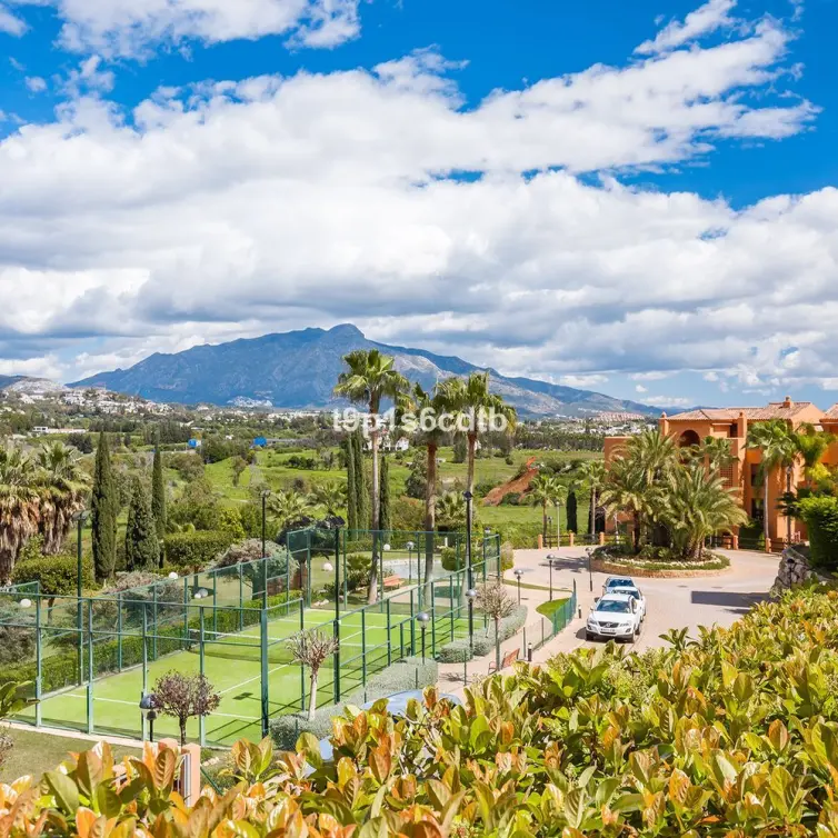 Sale of ground floor apartment in Benahavís