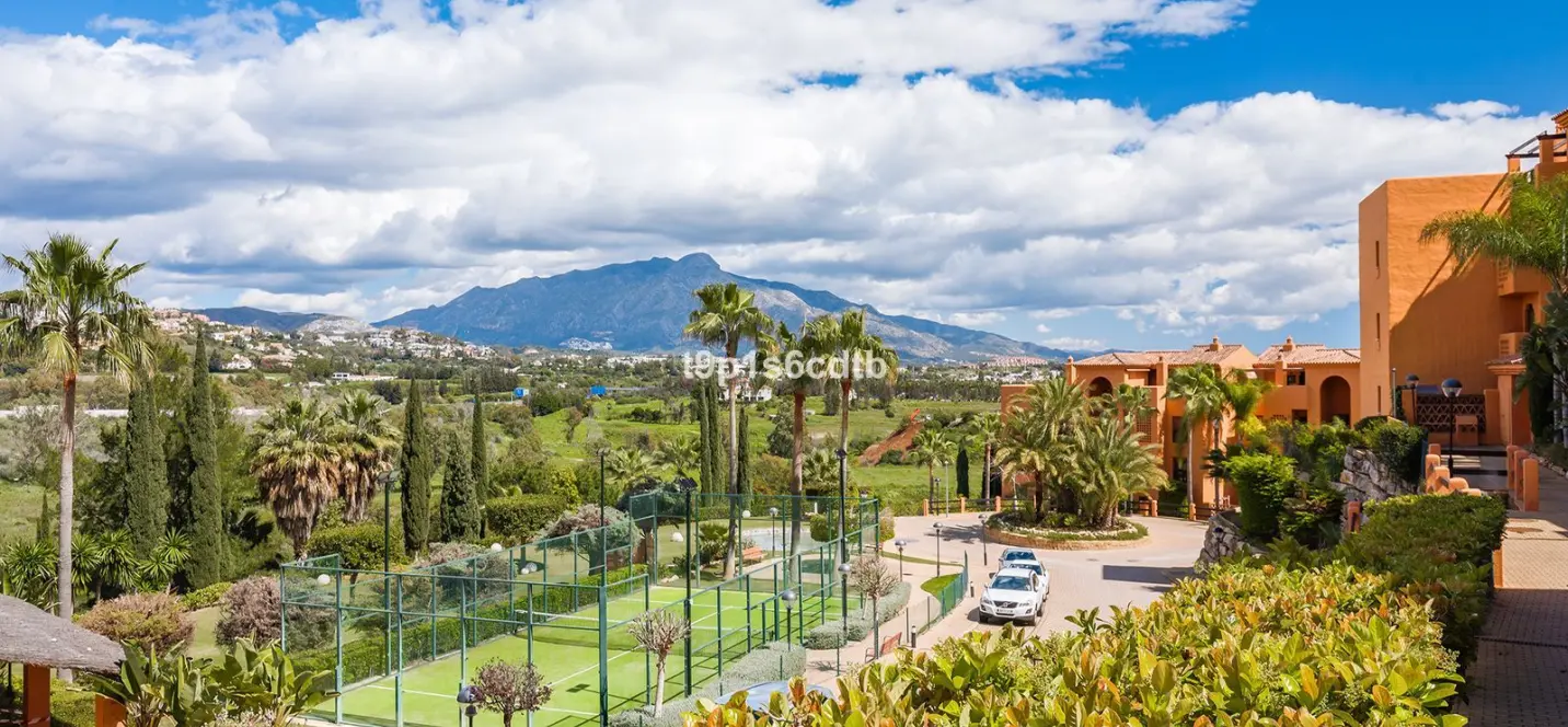 Sale of ground floor apartment in Benahavís 0