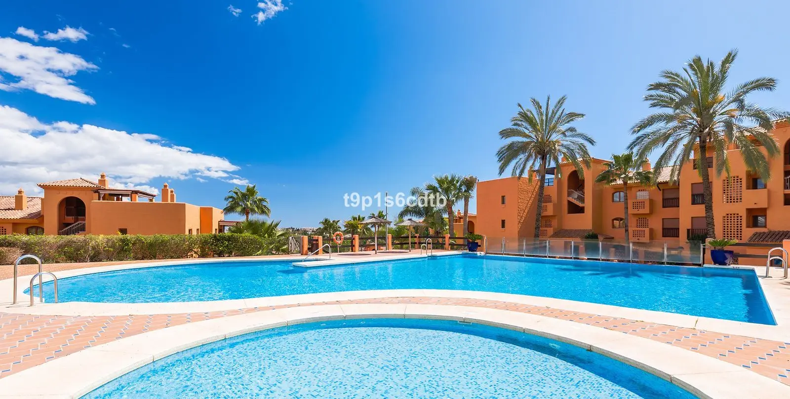 Sale of ground floor apartment in Benahavís 2