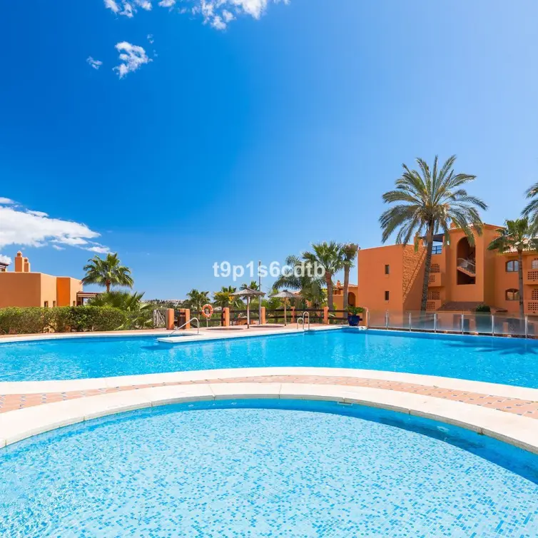 Sale of ground floor apartment in Benahavís