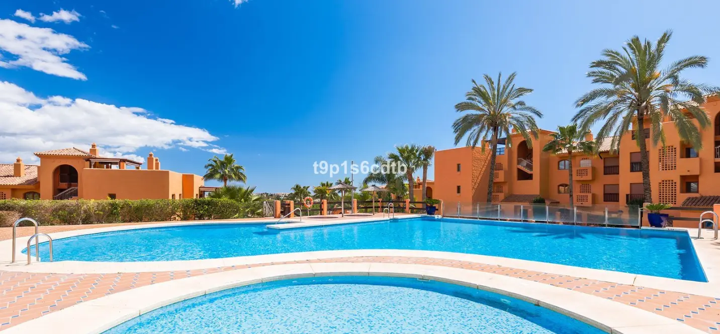 Sale of ground floor apartment in Benahavís 1
