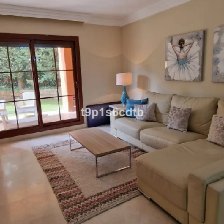 Sale of ground floor apartment in Benahavís
