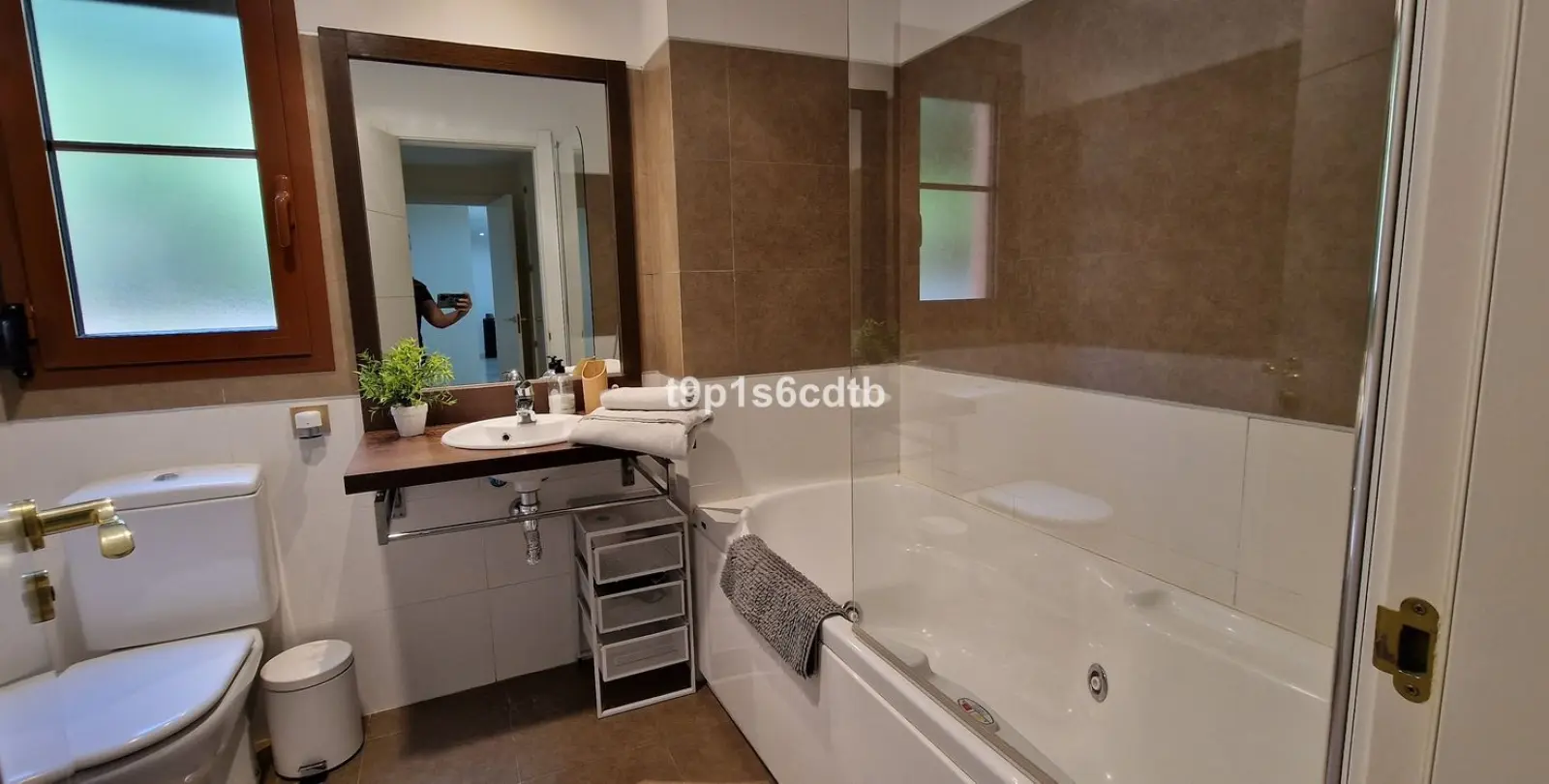 Sale of ground floor apartment in Benahavís 6