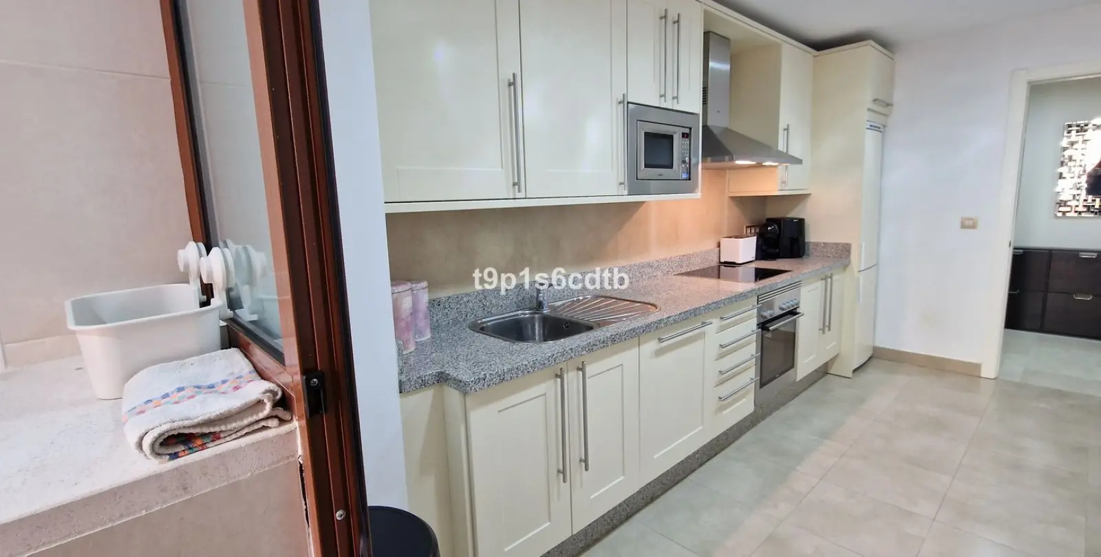 Sale of ground floor apartment in Benahavís 11
