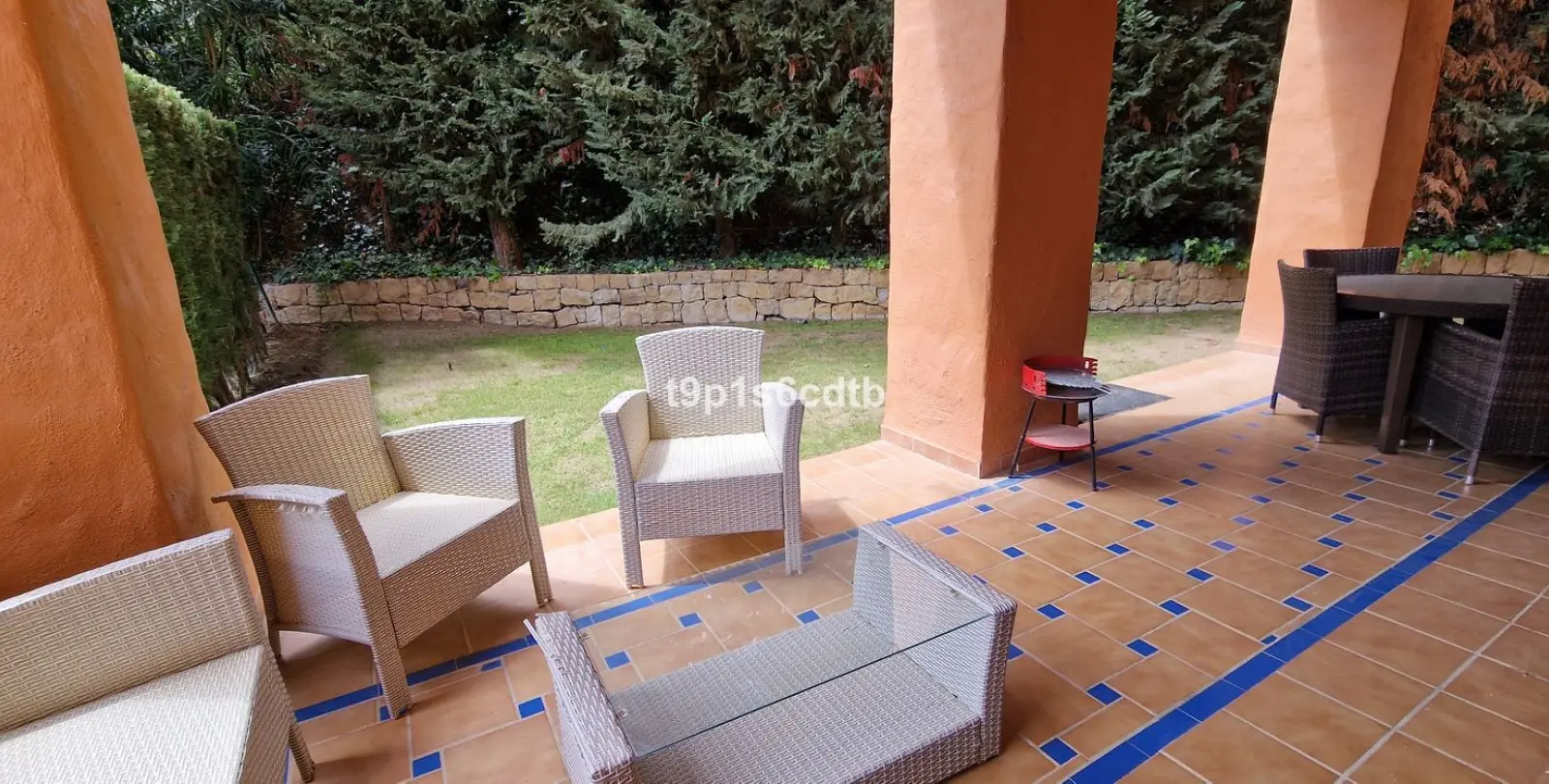Sale of ground floor apartment in Benahavís 12