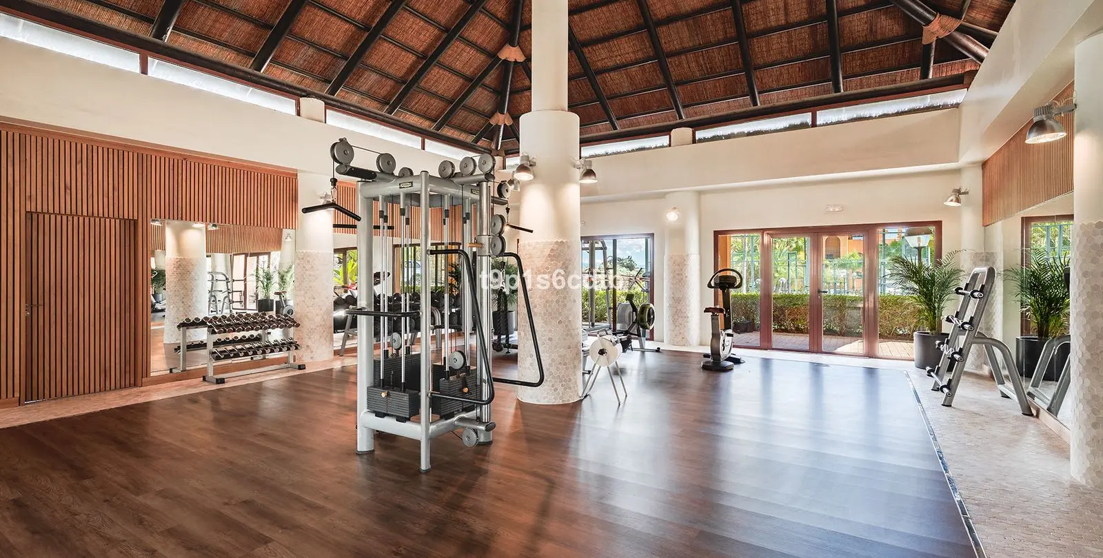 Sale of ground floor apartment in Benahavís 16