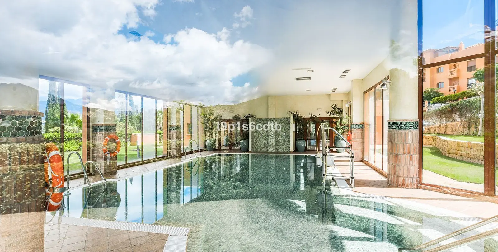 Sale of ground floor apartment in Benahavís 18