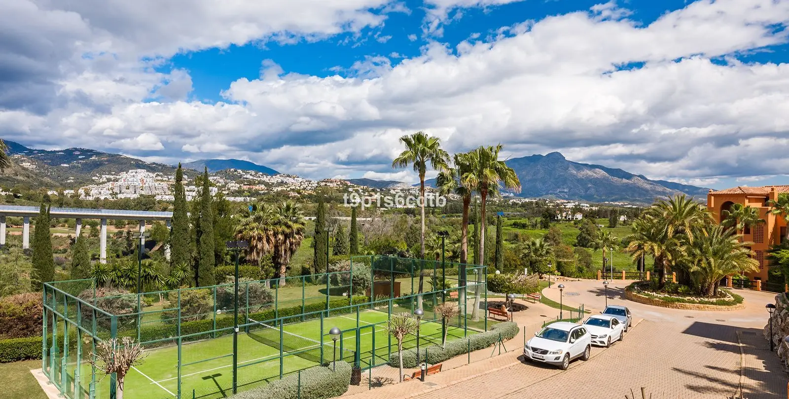 Sale of ground floor apartment in Benahavís 19