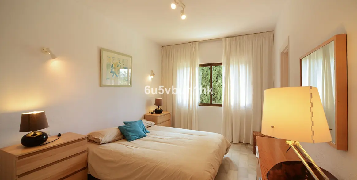 Sale of penthouse in Nueva Andalucía 11