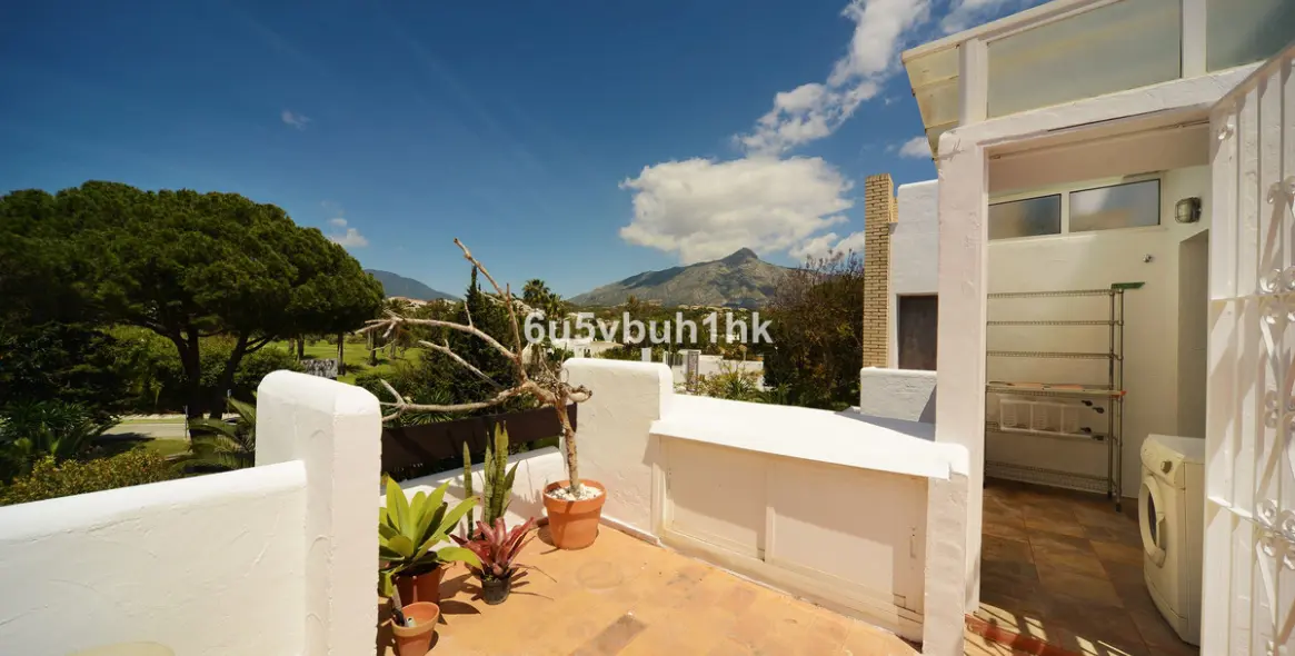 Sale of penthouse in Nueva Andalucía 17