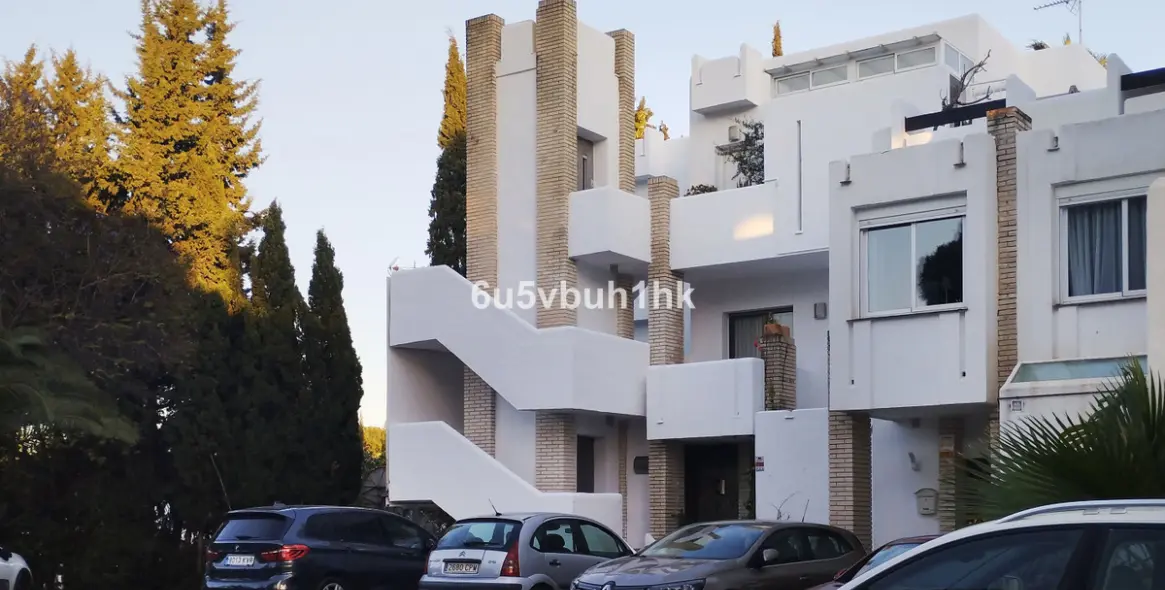 Sale of penthouse in Nueva Andalucía 18