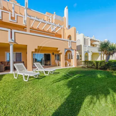 Продажа апартаментов на первом этаже в Estepona