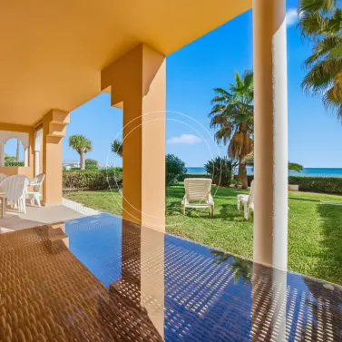 Продажа апартаментов на первом этаже в Estepona