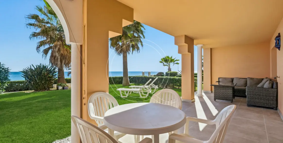 Venta de apartamento en planta baja en Estepona 4