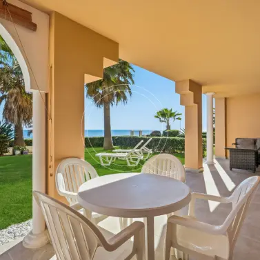 Продажа апартаментов на первом этаже в Estepona