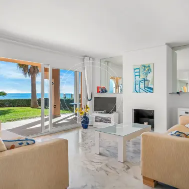 Продажа апартаментов на первом этаже в Estepona