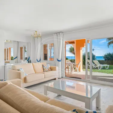 Продажа апартаментов на первом этаже в Estepona