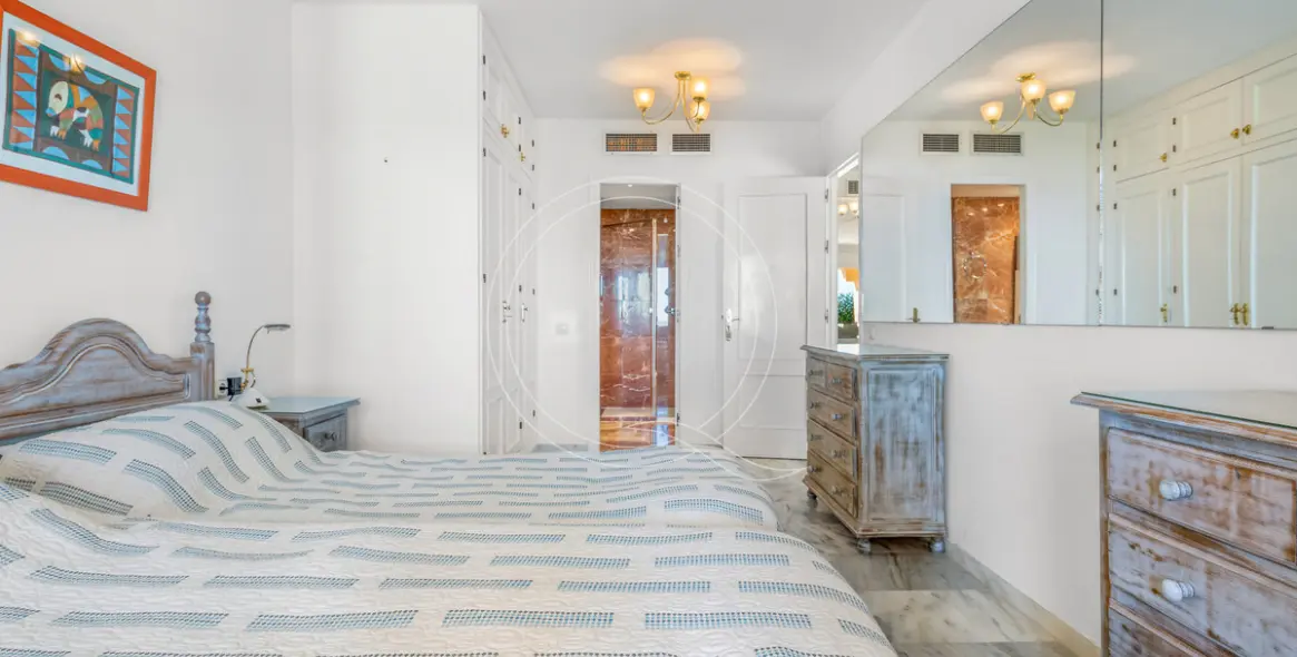 Venta de apartamento en planta baja en Estepona 16