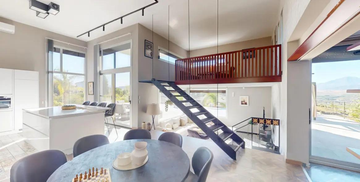 Продажа  отдельно стоящей виллы в Alora 9