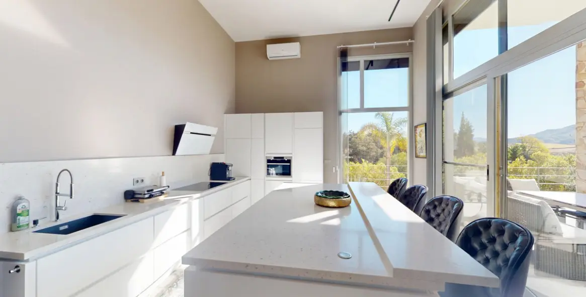 Продажа  отдельно стоящей виллы в Alora 11