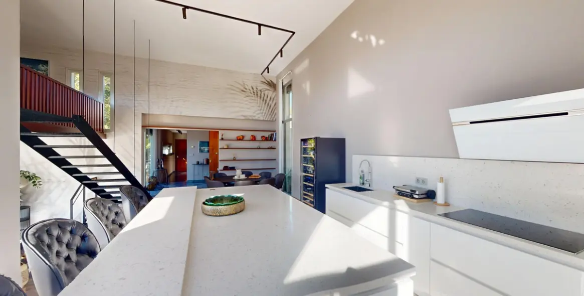 Продажа  отдельно стоящей виллы в Alora 13