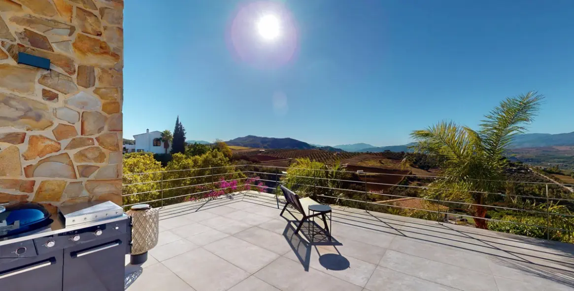 Продажа  отдельно стоящей виллы в Alora 16