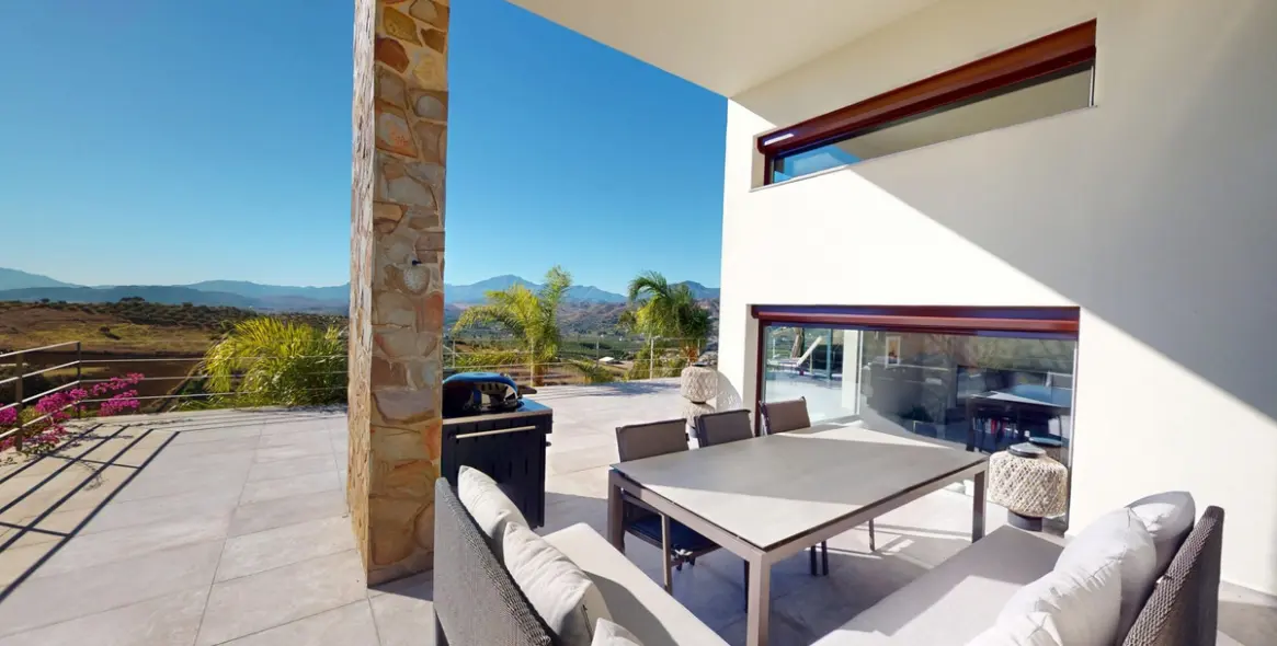 Продажа  отдельно стоящей виллы в Alora 17