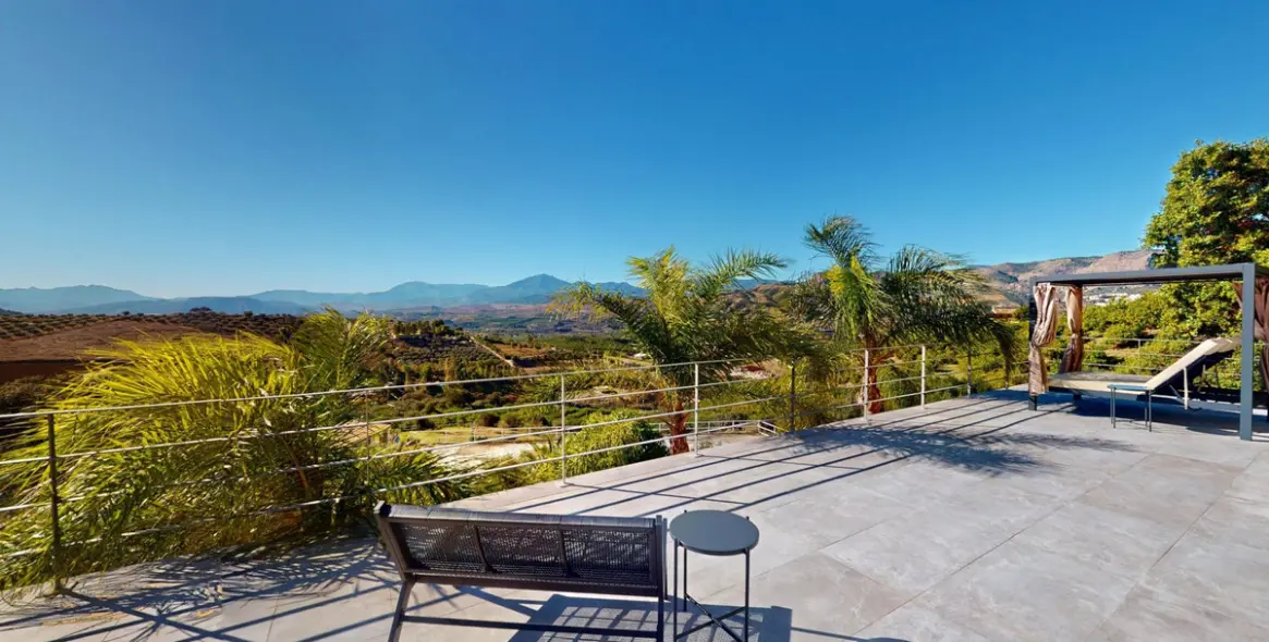 Продажа  отдельно стоящей виллы в Alora 19