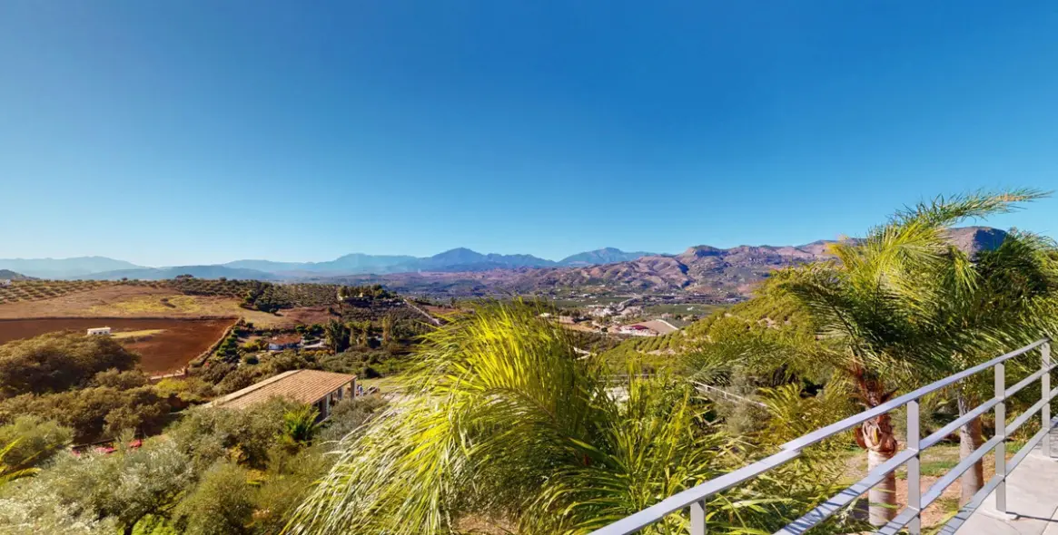 Продажа  отдельно стоящей виллы в Alora 20