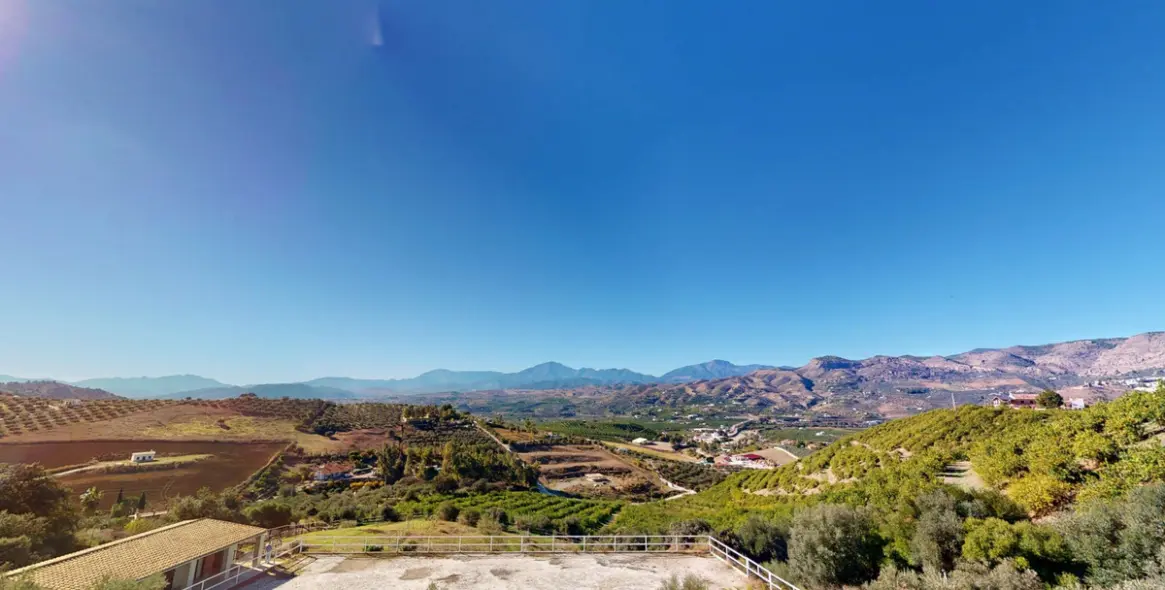 Sale of detached villa in Alora 21