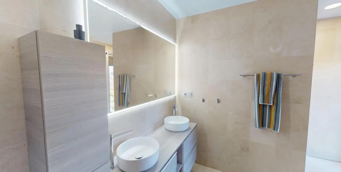 Sale of detached villa in Alora 46