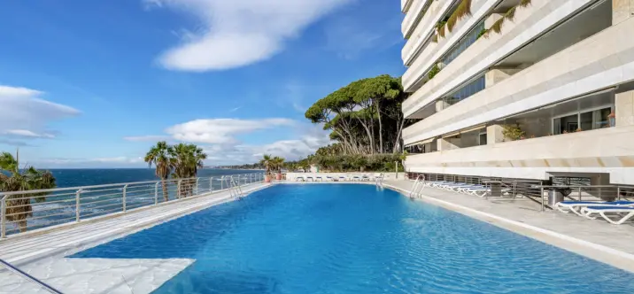 Sale of middle floor apartment in Marbella 0