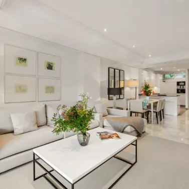 Sale of middle floor apartment in Marbella