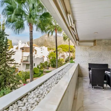 Sale of middle floor apartment in Marbella