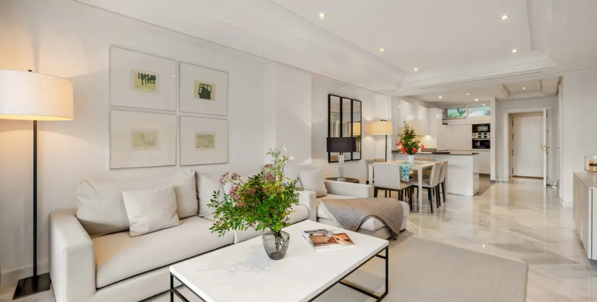 Продажа апартаментов на среднем этаже в Paseo Marítimo 17